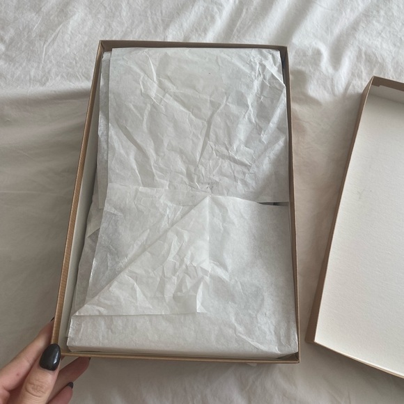 Christian Louboutin- Black Decolete 868 100 Jazz Calf Round toe Pump Heels - Picture 4 of 8